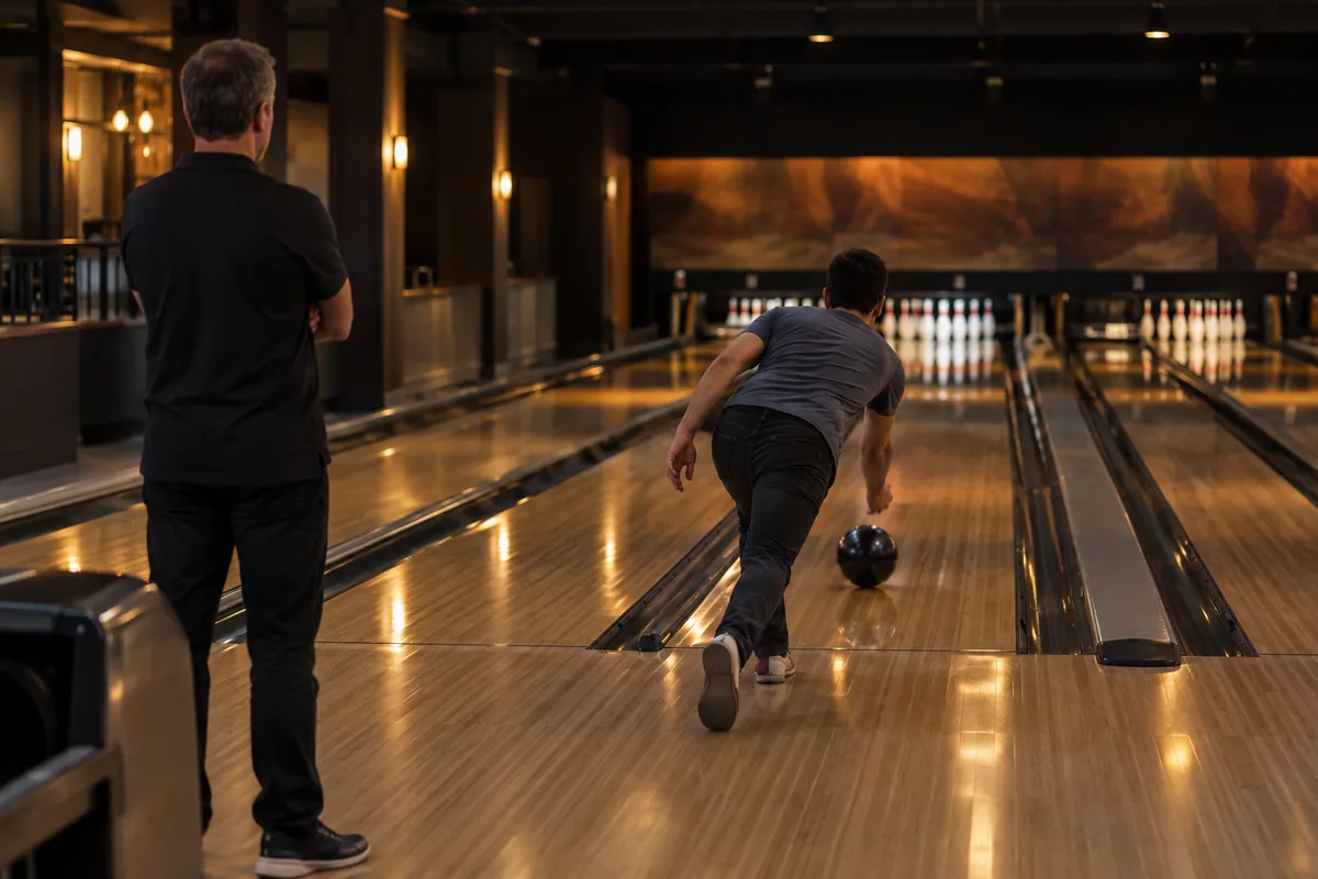 Cours de bowling : formats, déroulé et choix du moniteur